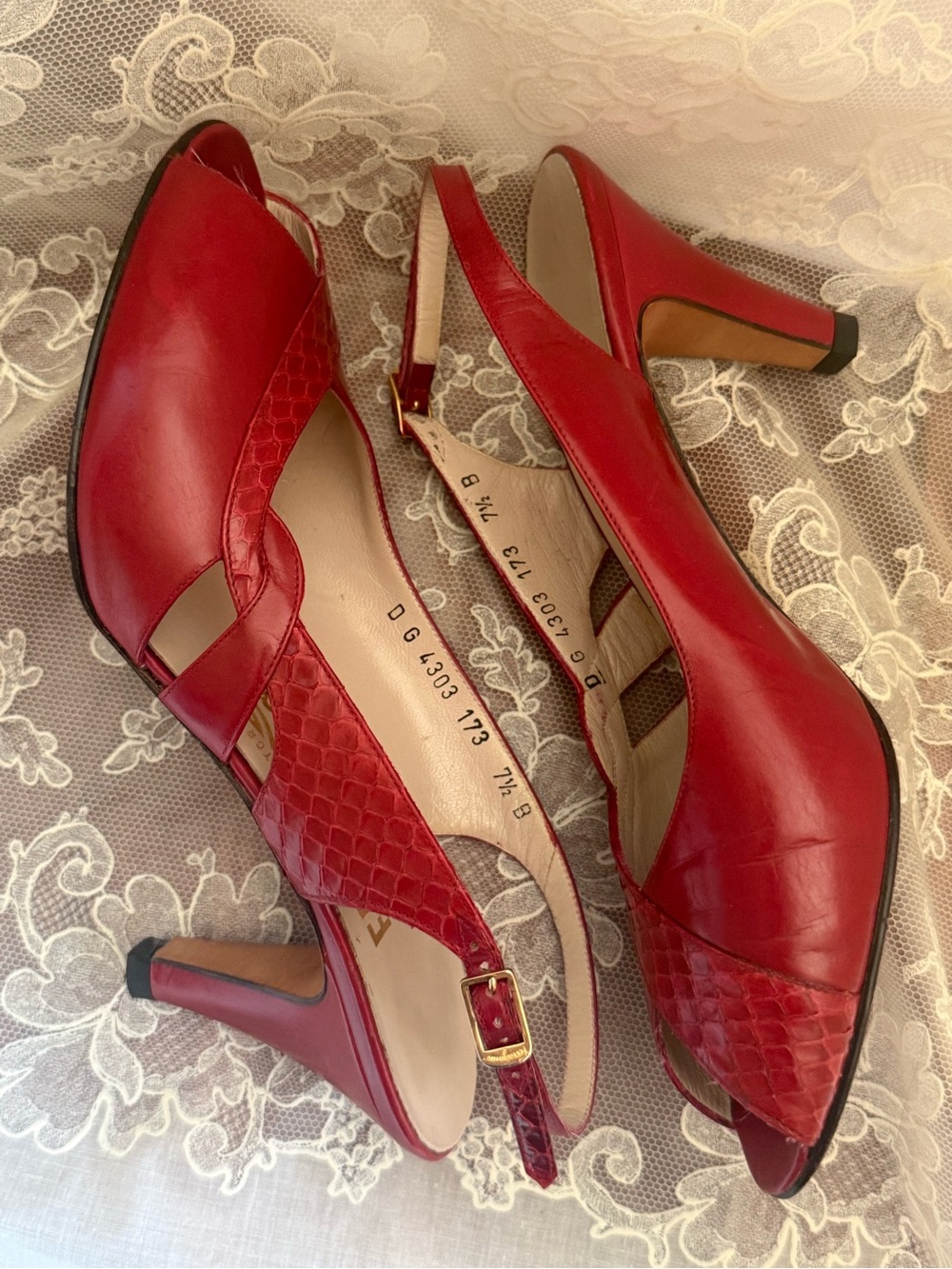 FERRAGAMO Red Leather Slingback Heels with Textured Panels - Picture 6 of 10